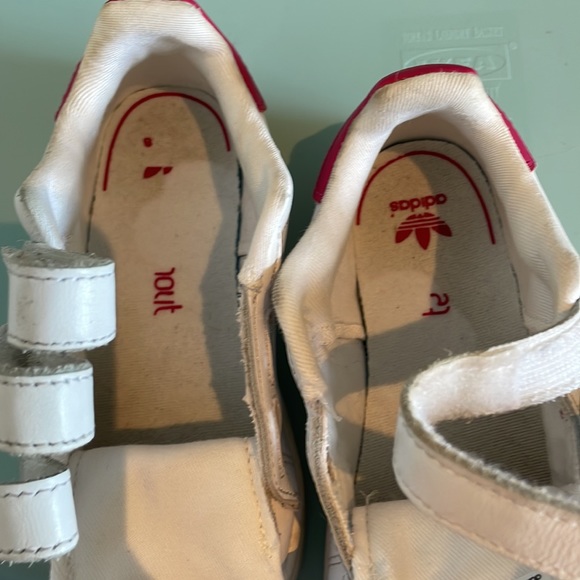 Super cool Adidas Stan Smith toddler white and pink shoes with Velcro size 9K - Picture 6 of 9